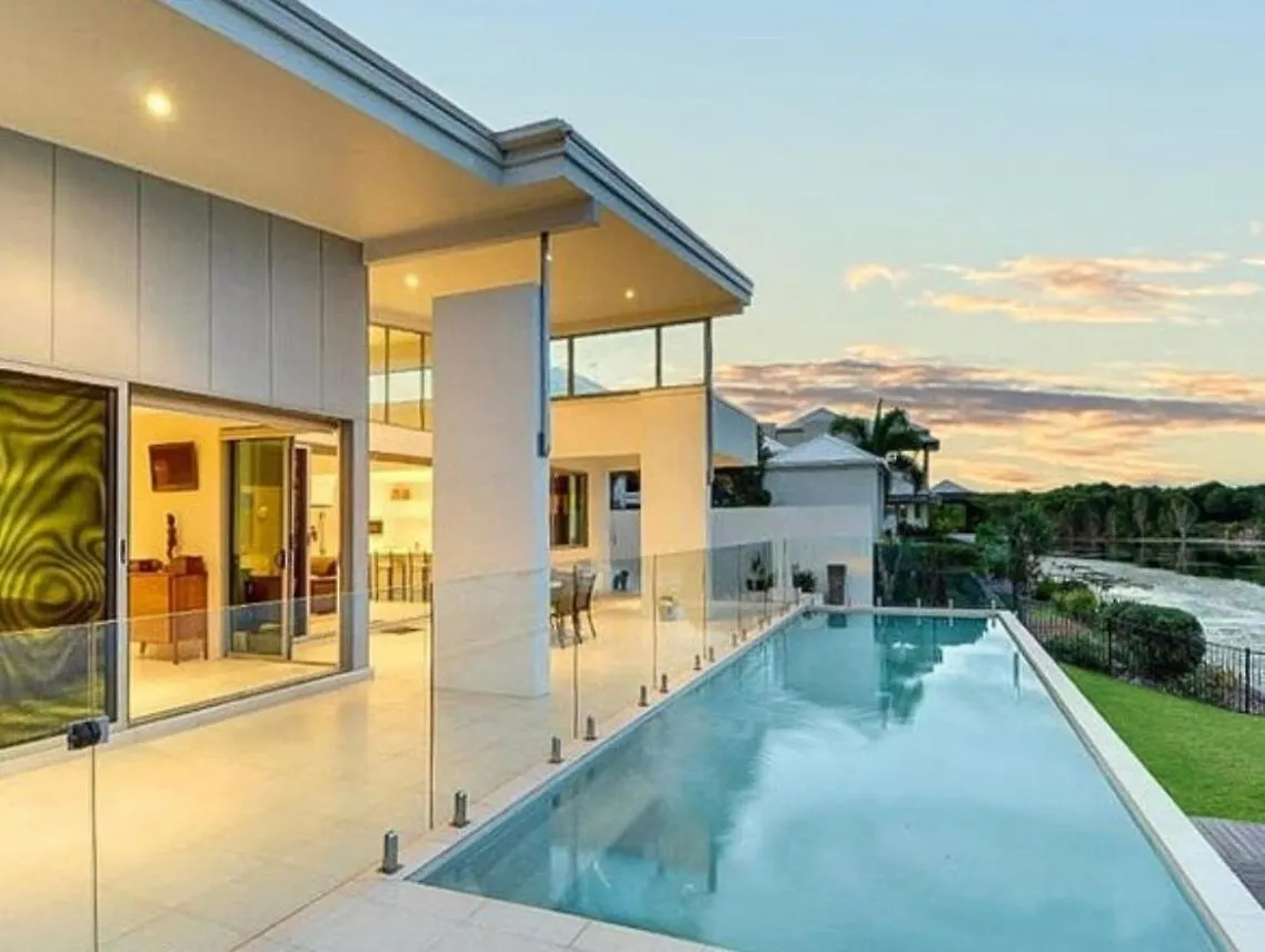 Lakefront Luxury Golf & Beach Pelican Waters