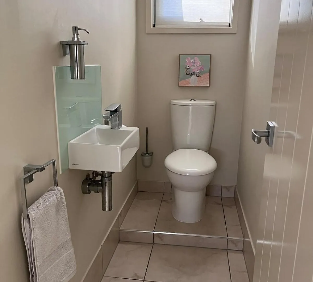 Lakefront Luxury Golf & Beach Pelican Waters Holiday home