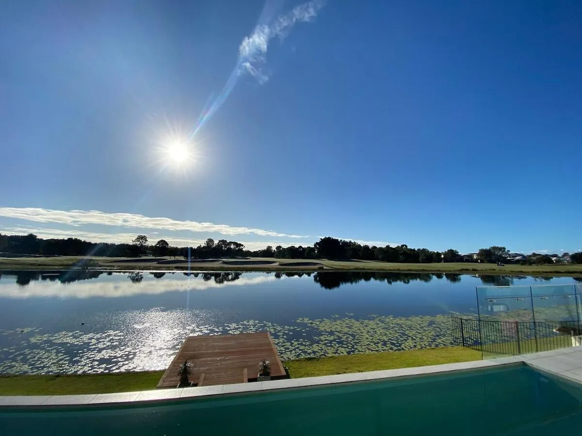 Holiday home Lakefront Luxury Golf & Beach Pelican Waters Australia