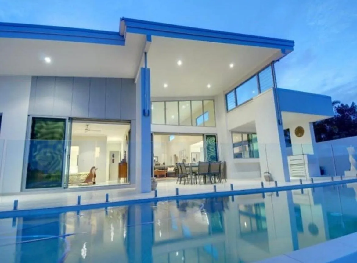 Lakefront Luxury Golf & Beach Pelican Waters 0*,