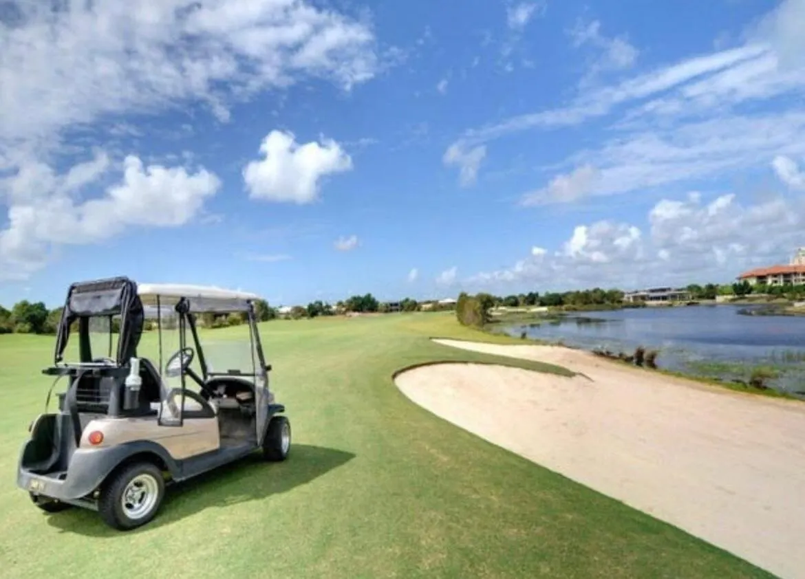 Lakefront Luxury Golf & Beach Pelican Waters