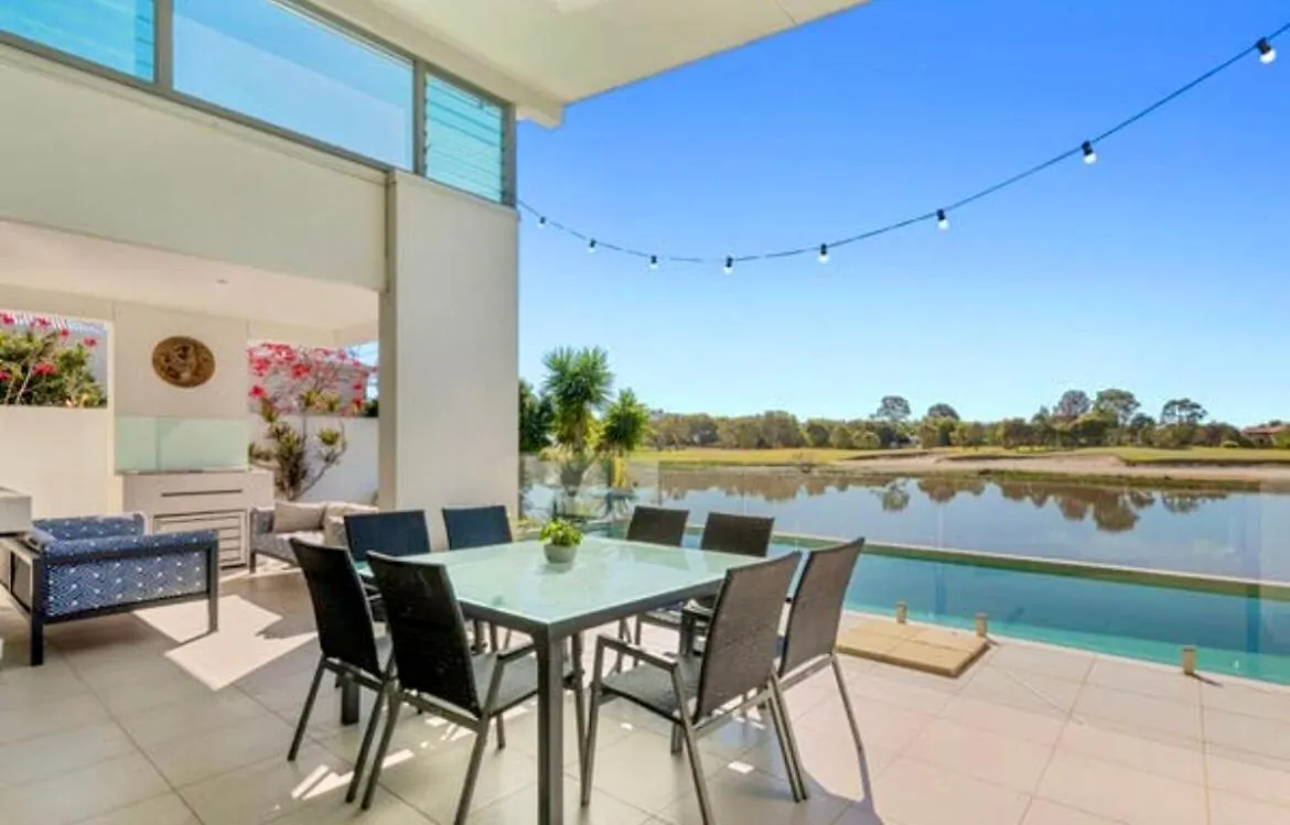 Lakefront Luxury Golf & Beach Pelican Waters Australia