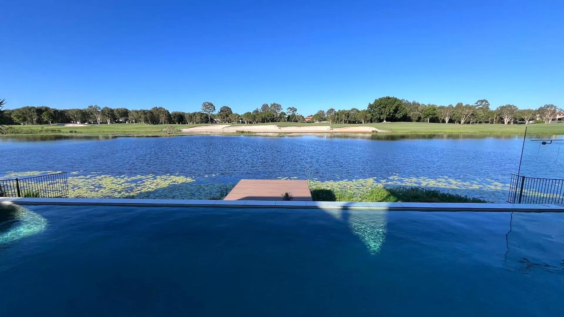 Lakefront Luxury Golf & Beach Pelican Waters Australia