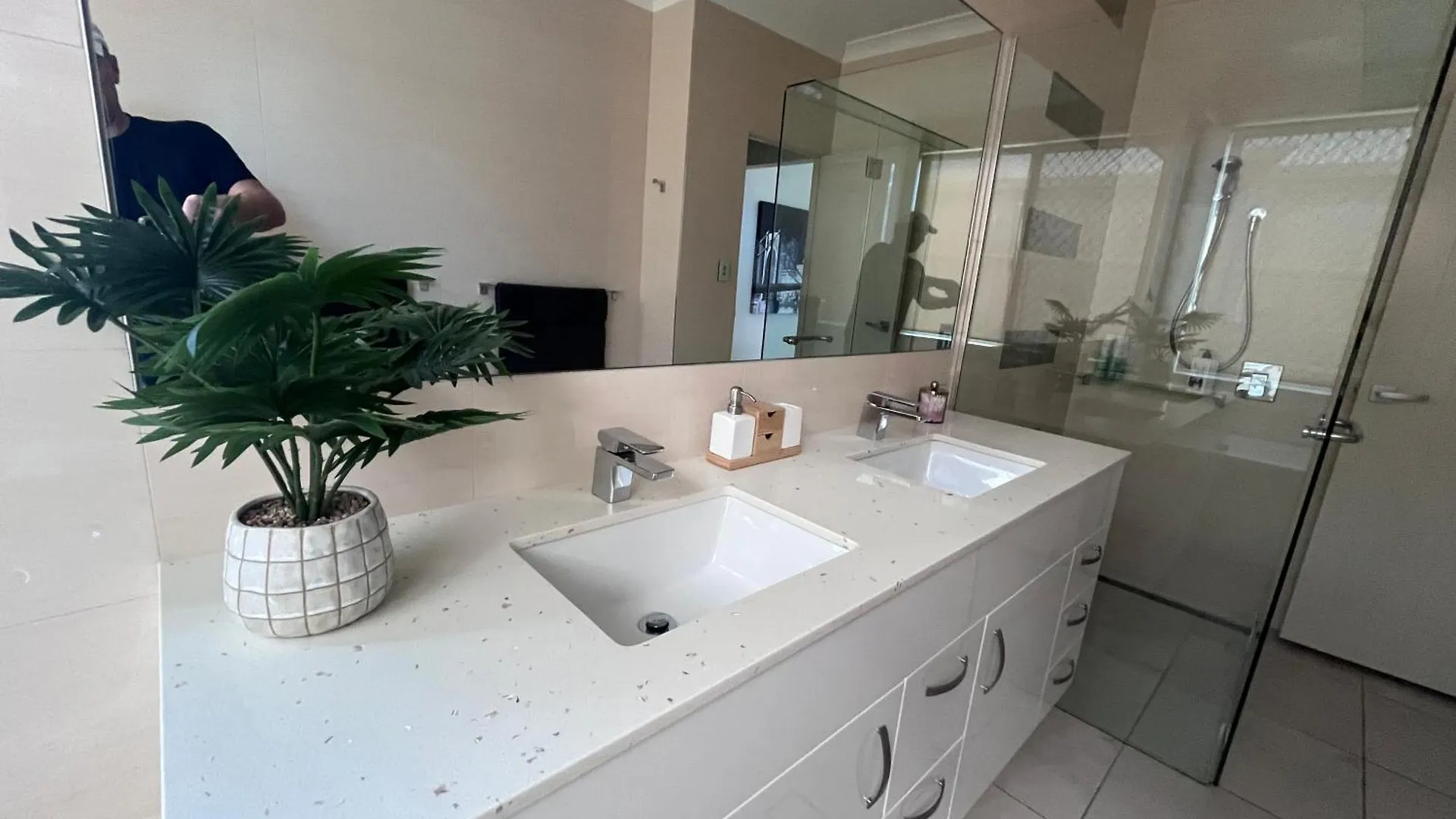 Holiday home Lakefront Luxury Golf & Beach Pelican Waters Australia