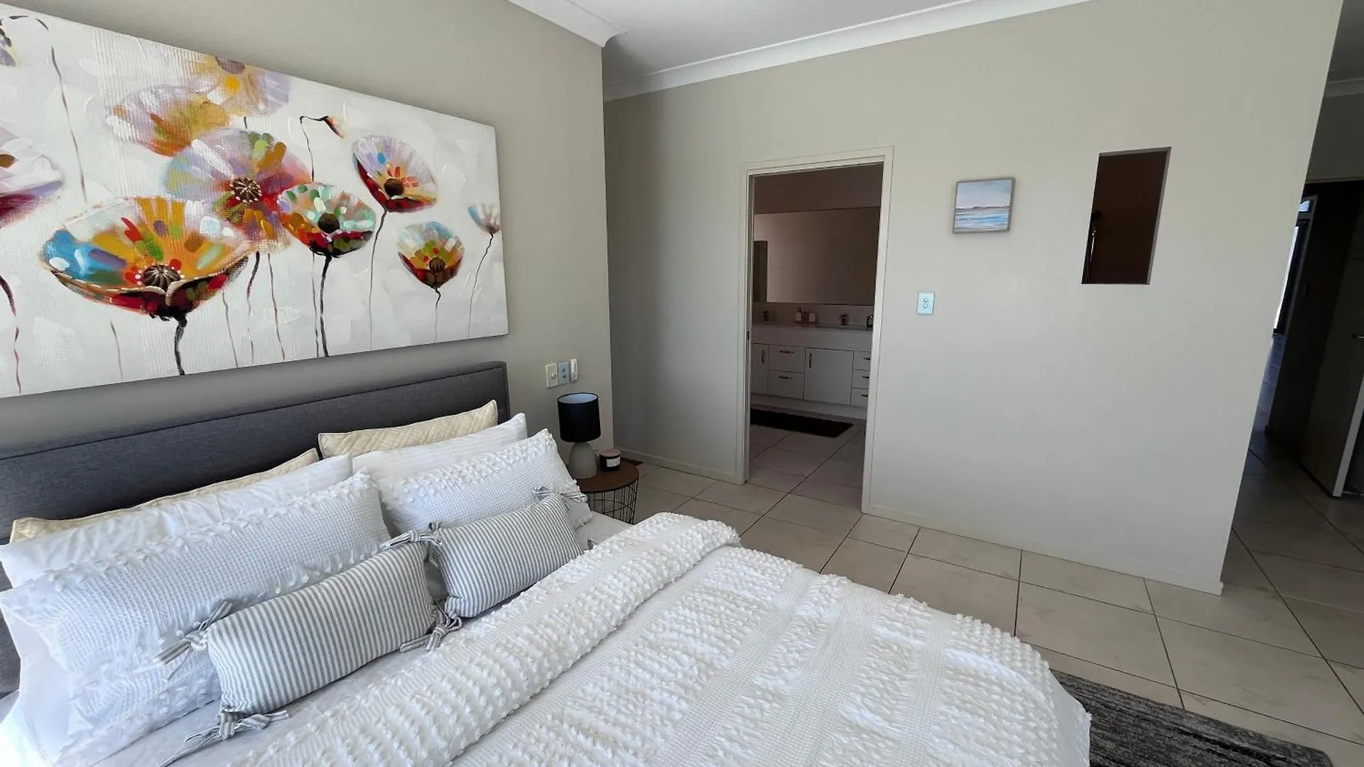 Lakefront Luxury Golf & Beach Pelican Waters Holiday home