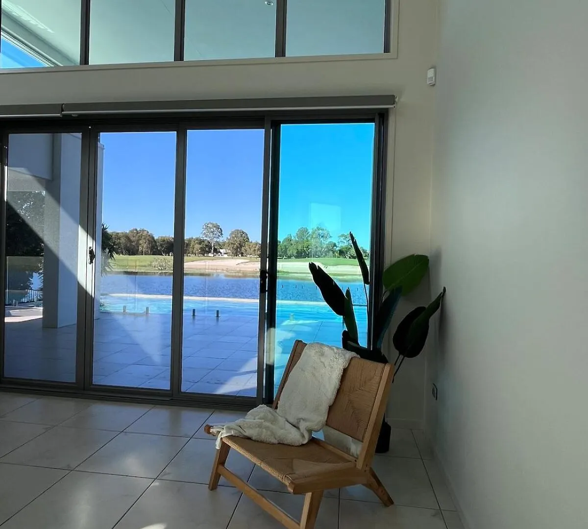 Lakefront Luxury Golf & Beach Pelican Waters